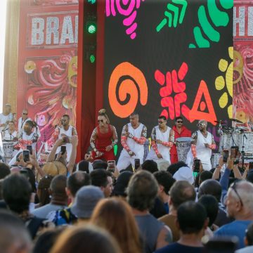 Timbalada leva show gratuito ao Farol da Barra em ação promovida pela Brahma