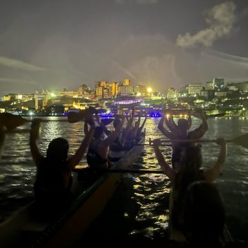 Passeio náutico em Salvador oferece experiência de remada para assistir lua cheia da Baía de Todos-os-Santos neste final de semana