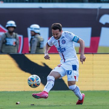 Em jogo marcado por confusão em campo, Bahia conquista Campeonato Baiano