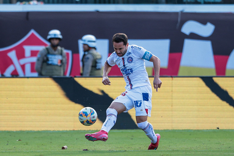 Em jogo marcado por confusão em campo, Bahia conquista Campeonato Baiano