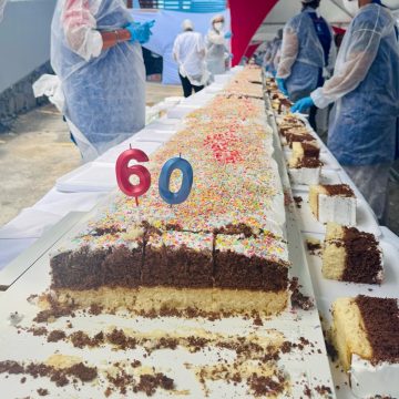 Hospital Martagão Gesteira ganha bolo de 60 metros em celebração aos 60 anos de existência