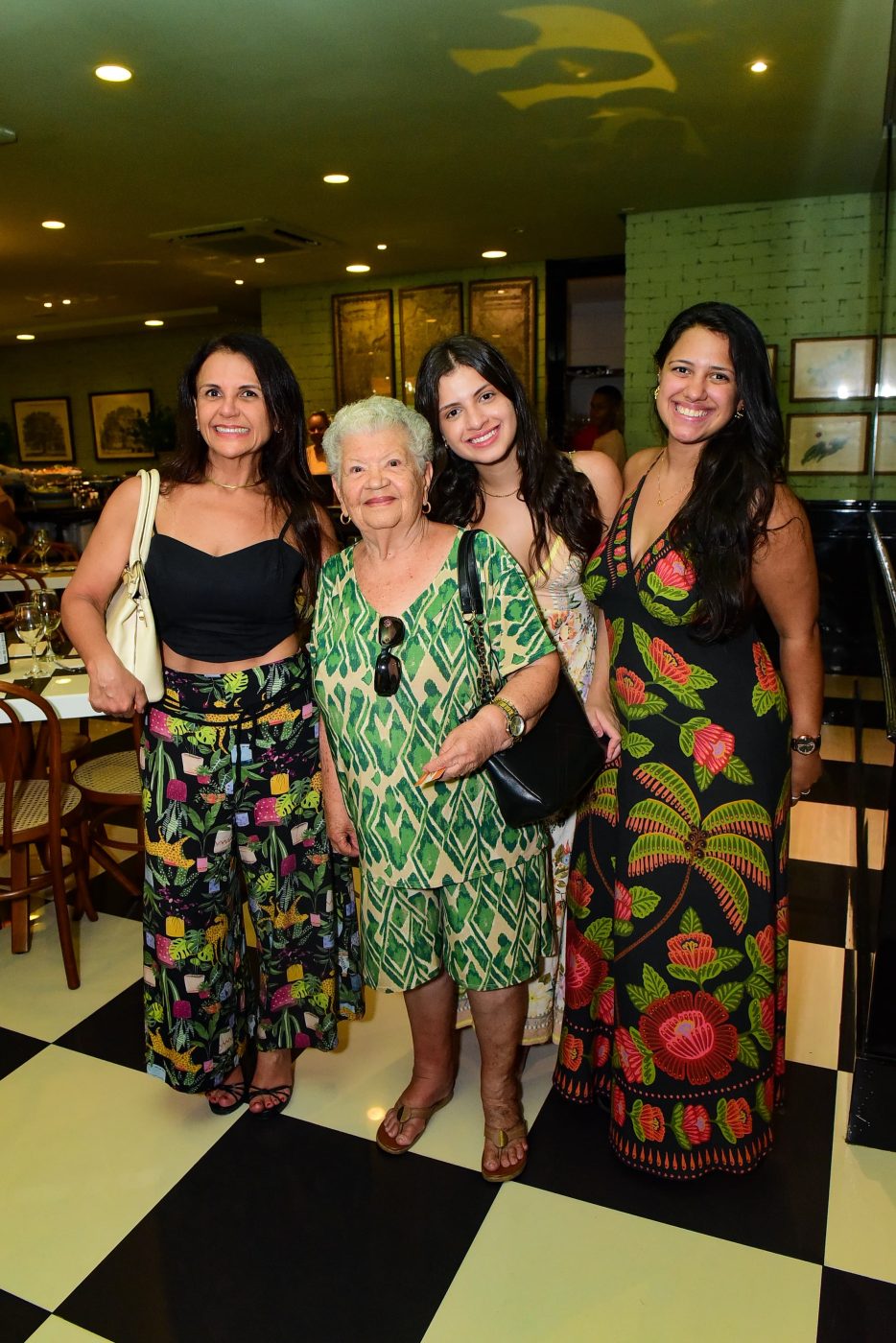 Claudia, Suzana, Luiza e Clara Souza