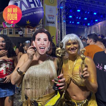 Totalmente fantasiados! Foliões chamam atenção ao torcer pelo Oscar no Pelourinho