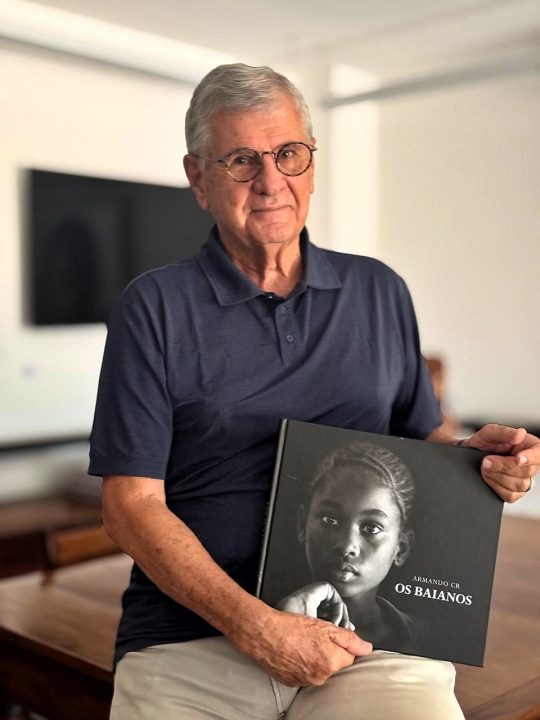Fotógrafo baiano Armando CR lança livro ‘Os Baianos’ na Livraria da Travessa, em São Paulo