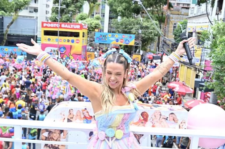 Quase despedida: Carla Perez abre seu penúltimo Carnaval à frente de bloco infantil; entenda