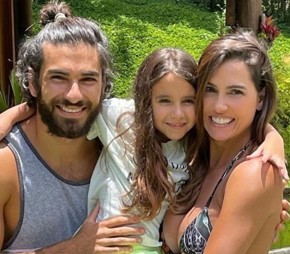 Deborah Secco fala sobre amizade com Hugo Moura após separação