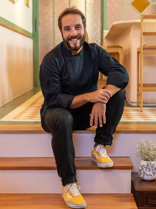 Morena Leite recebe Elia Schramm para Jantar da Lua Cheia em Trancoso