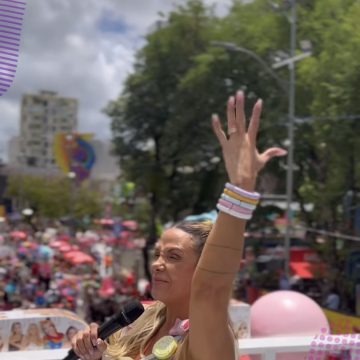 Quase despedida: Carla Perez comanda seu penúltimo Carnaval à frente de bloco infantil; entenda