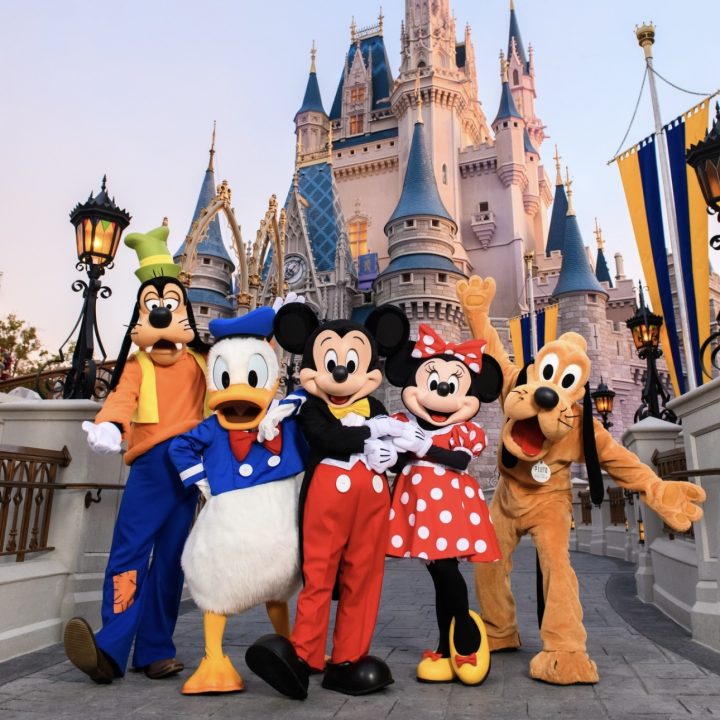 Disney World lança promoções e novidades, incluindo ingressos grátis e desfile noturno inédito