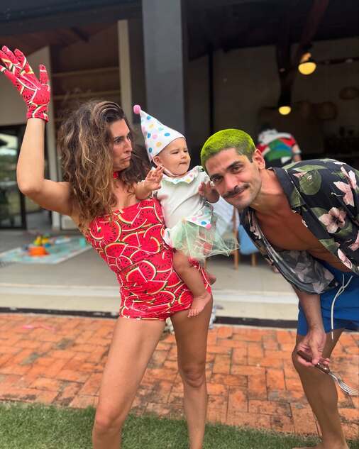 Fernanda Paes Leme curte Carnaval ao lado da filha e do ex-noivo: “Um dia pra lembrar pra sempre”