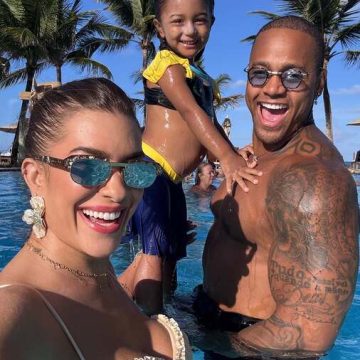Lore Improta e Léo Santana compartilham registros de férias com a filha Liz:  “Amor, sol e mar”