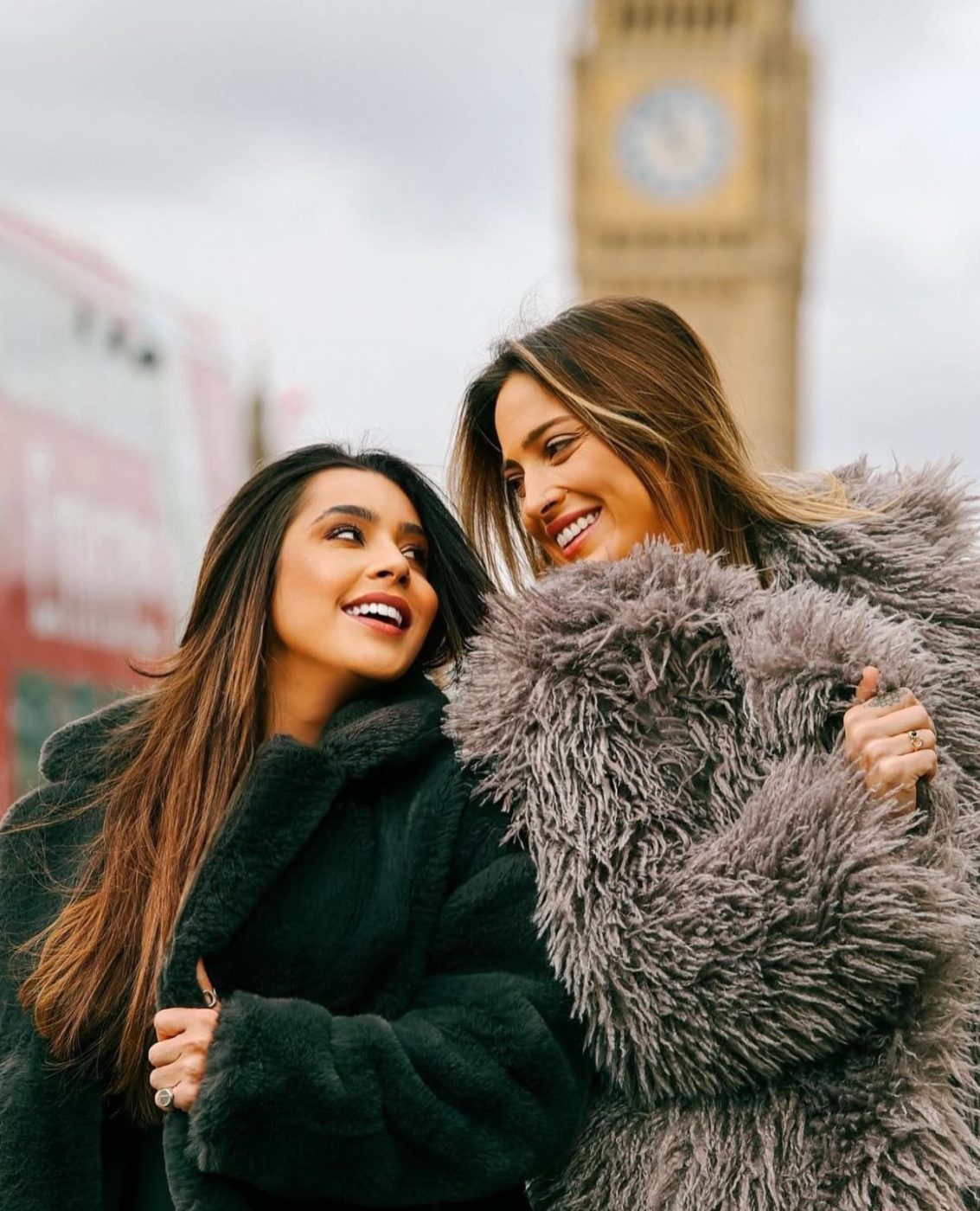 Tati Dias se declara a Lauana Prado durante viagem a Londres; confira