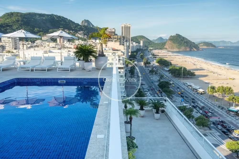 Cobertura triplex do Chopin, em Copacabana, é anunciada por R$ 35 milhões; veja fotos