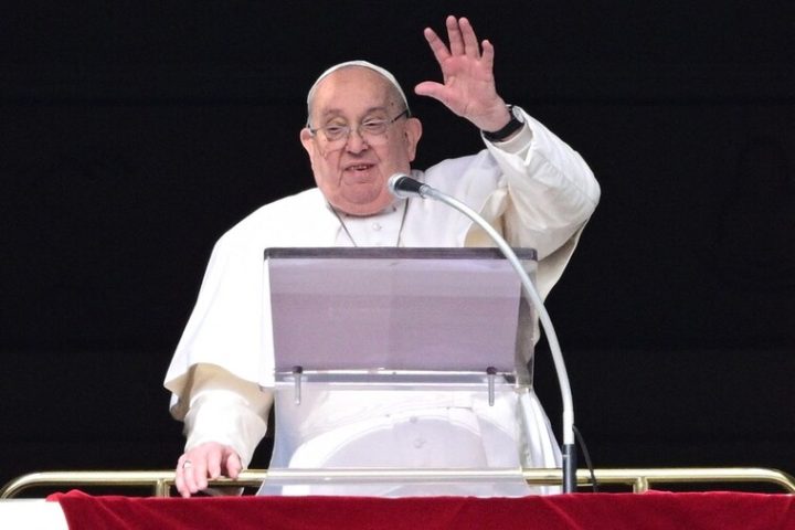 Papa Francisco fará tradicional bênção na Páscoa após mais de um mês internado, anuncia Vaticano