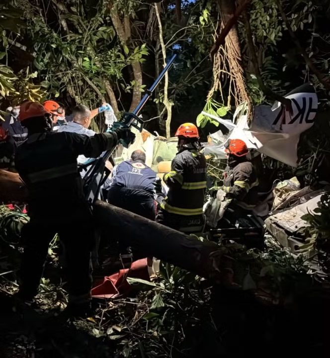 Avião de pequeno porte cai no litoral de SP e deixa uma vítima fatal