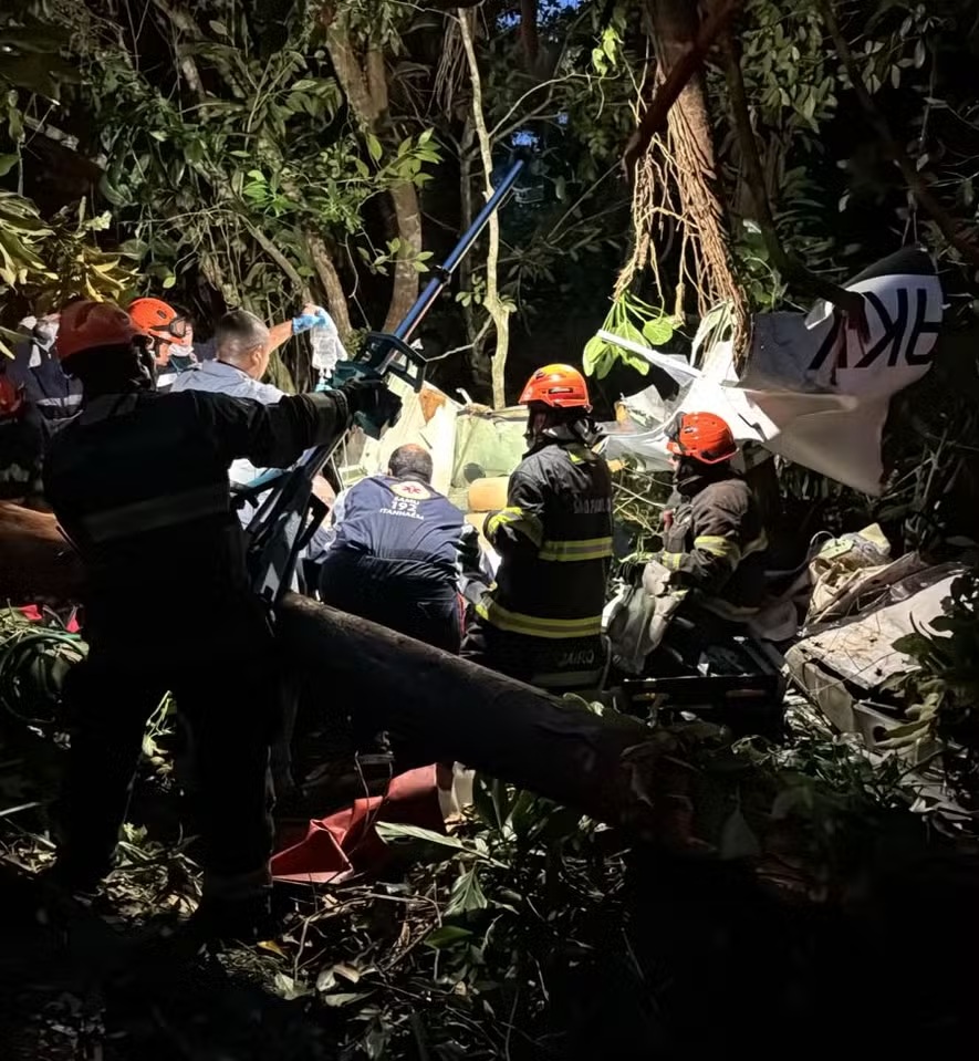 Avião de pequeno porte cai no litoral de SP e deixa uma vítima fatal
