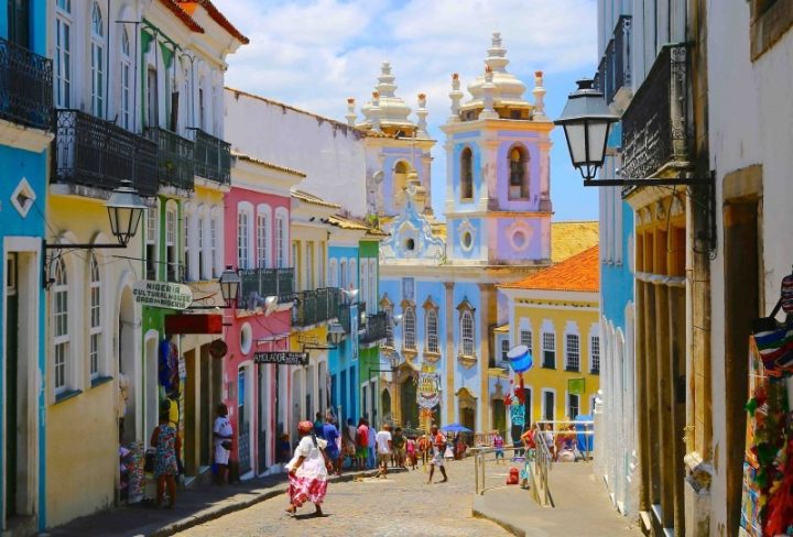 Bahia bate recorde de turistas na alta temporada e injeta R$ 23 bilhões à economia