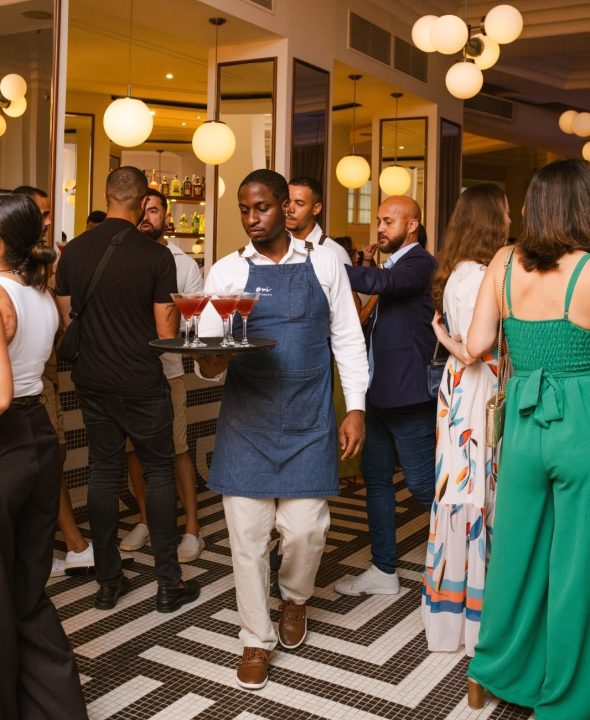 Fera Palace inaugura bar no lobby do hotel em comemoração aos 10 anos do Grupo Fera na Bahia