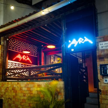 Orla do Rio Vermelho ganha novo restaurante com clima de boteco e atmosfera underground; conheça o Ayrà Bar