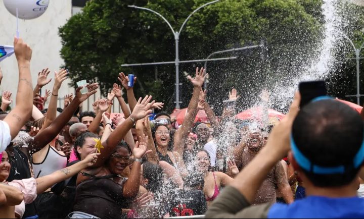 Deputado propõe proibir blocos de Carnaval em frente a igrejas e hospitais na Bahia