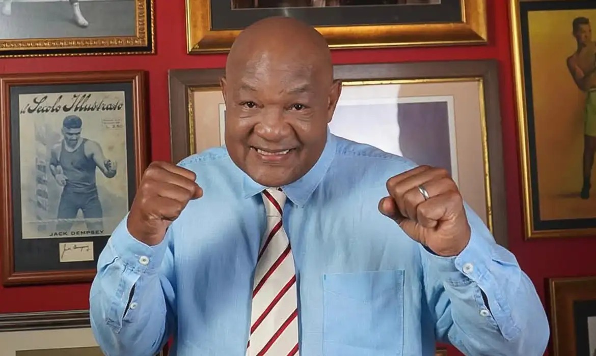 Lenda do boxe, campeão olímpico George Foreman morre aos 76 anos