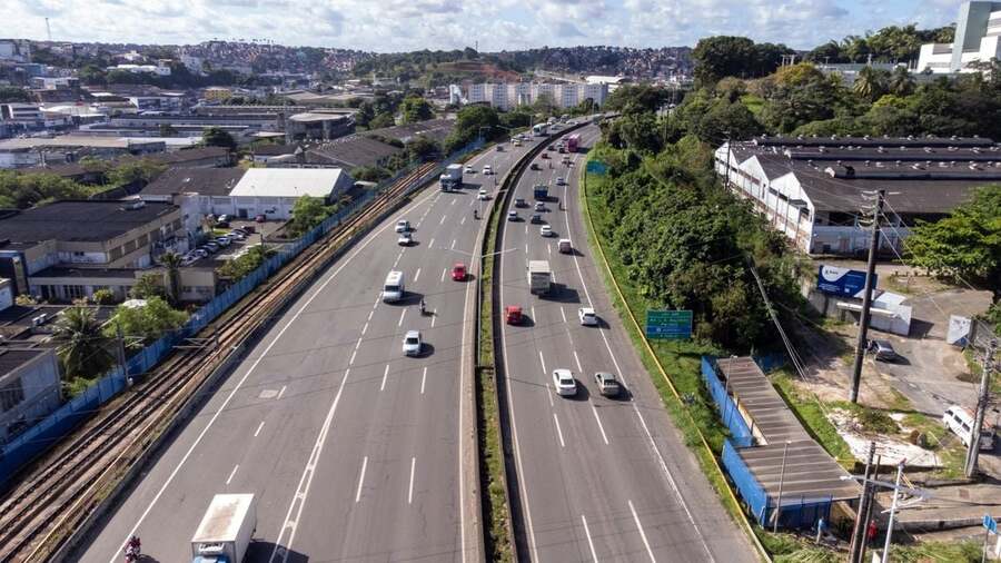BR-324 registra aumento de 4,7% no fluxo de veículos durante Carnaval