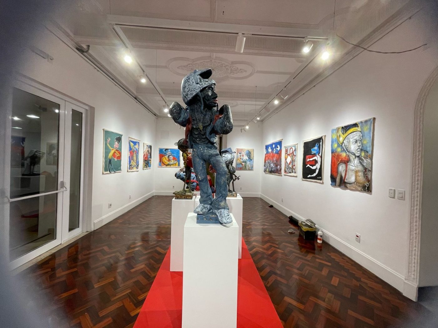 “entregaDORES”: Salvador recebe exposição com obras que abordam a invisibilidade dos entregadores de aplicativo