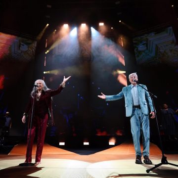 Caetano Veloso e Maria Bethânia encerram turnê conjunta com show em Porto Alegre