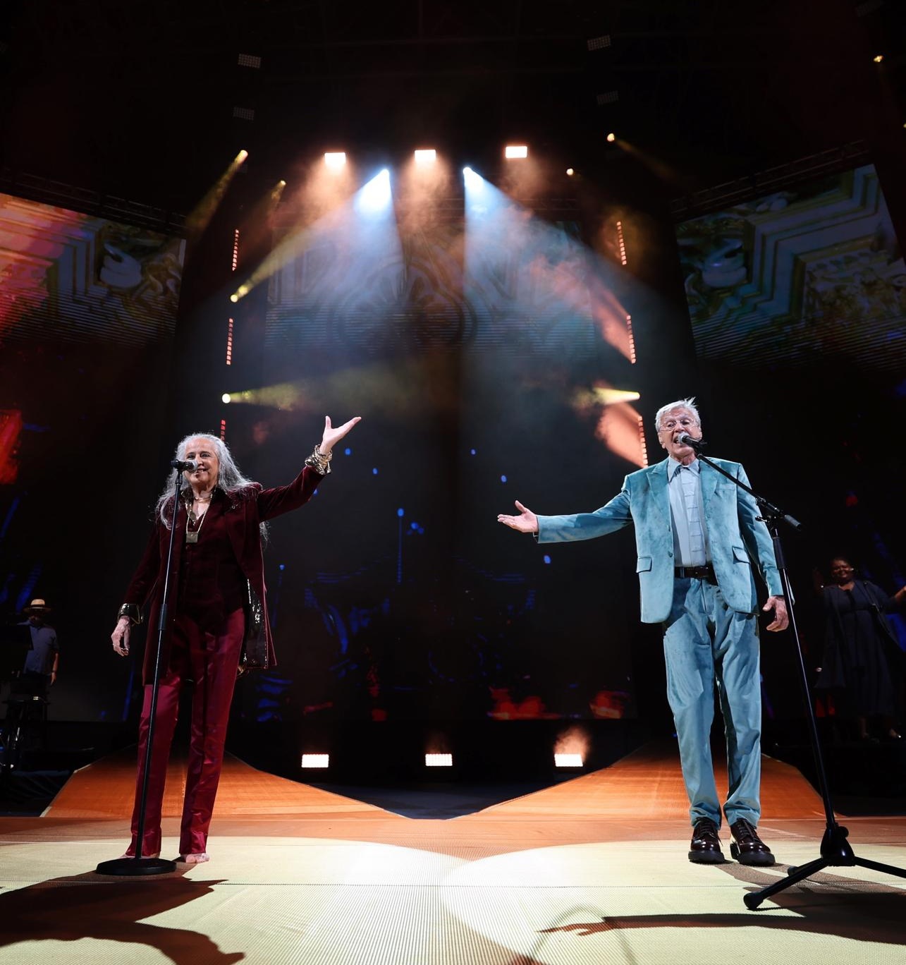 Caetano Veloso e Maria Bethânia encerram turnê conjunta com show em Porto Alegre