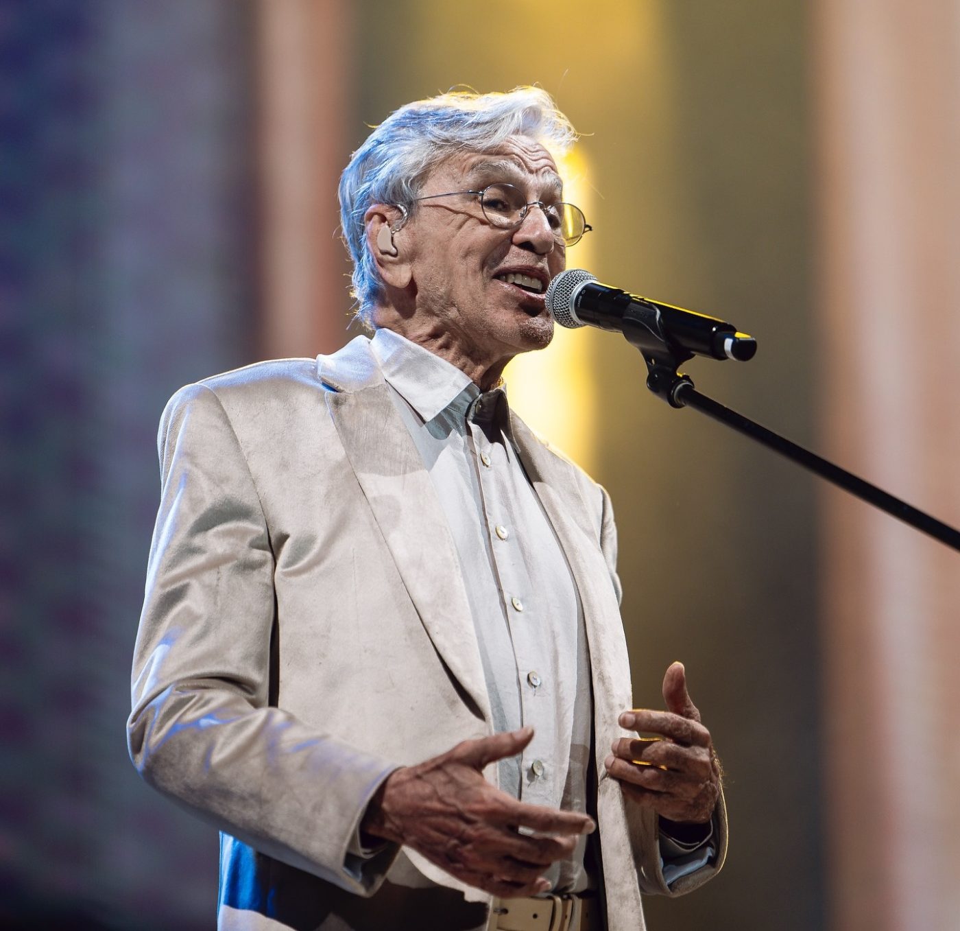 Caetano Veloso apresenta música inédita com refrão sobre BaianaSystem; veja vídeo