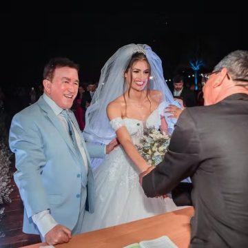 Esposa de Amado Batista abre álbum do casamento luxuoso com cantor e se declara: ‘Minha melhor escolha’; veja fotos