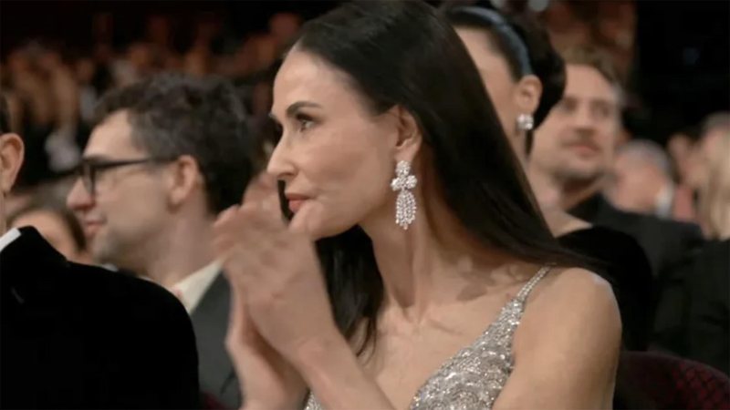 O que Demi Moore disse após perder Oscar para Mikey Madison? Leitura labial revela