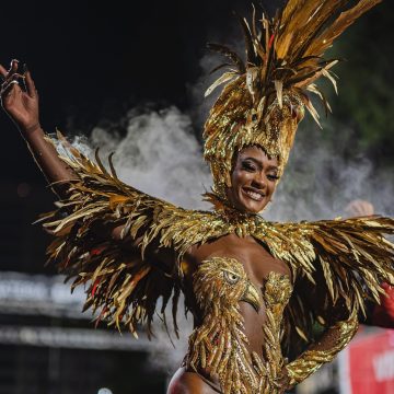 Erika Januza desabafa após deixar posto de rainha de bateria: ‘Muitas histórias pra contar’