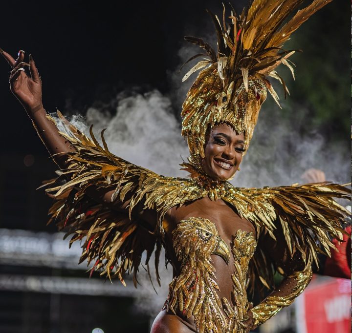 Erika Januza desabafa após deixar posto de rainha de bateria: ‘Muitas histórias pra contar’