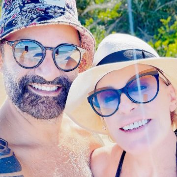 Ana Maria Braga curte feriado de carnaval com namorado em praia na Bahia; veja fotos