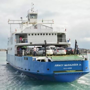 Ferry-boat será afundado no mar da Bahia para virar atração turística