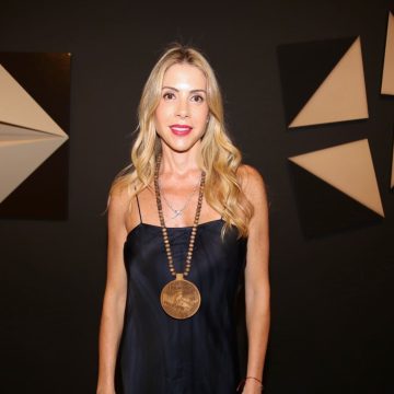 Filha do fundador do Shopping da Bahia inaugura exposição em São Paulo