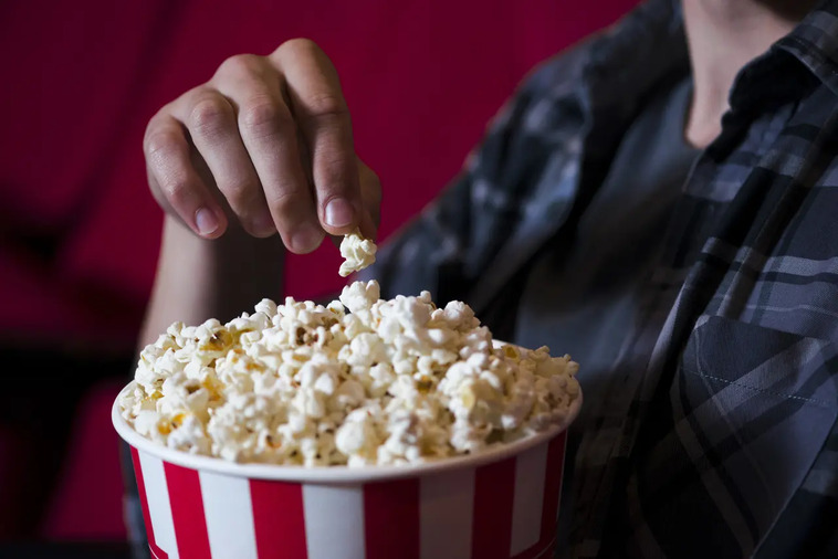 ‘Traga seu Balde’: Rede de cinema abre pré-venda de ação especial inédita do Dia da Pipoca