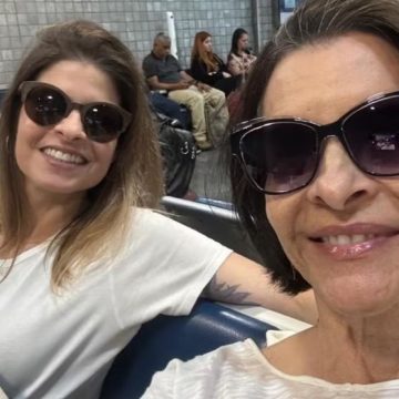 Marina Lima faz rara aparição ao lado da esposa em jogo do Paulistão