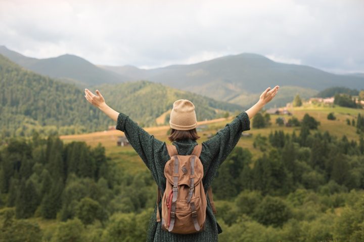Mulheres que viajam sozinhas terão desconto em hotéis; veja lista