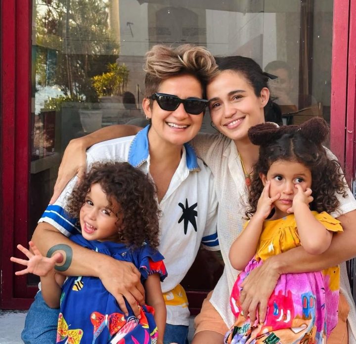 Nanda Costa com esposa e filhas visitam museu em Salvador; veja fotos