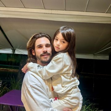 Nicolas Prattes faz declaração fofa para Zoe, filha de Sabrina Sato: “Me ensina muito”