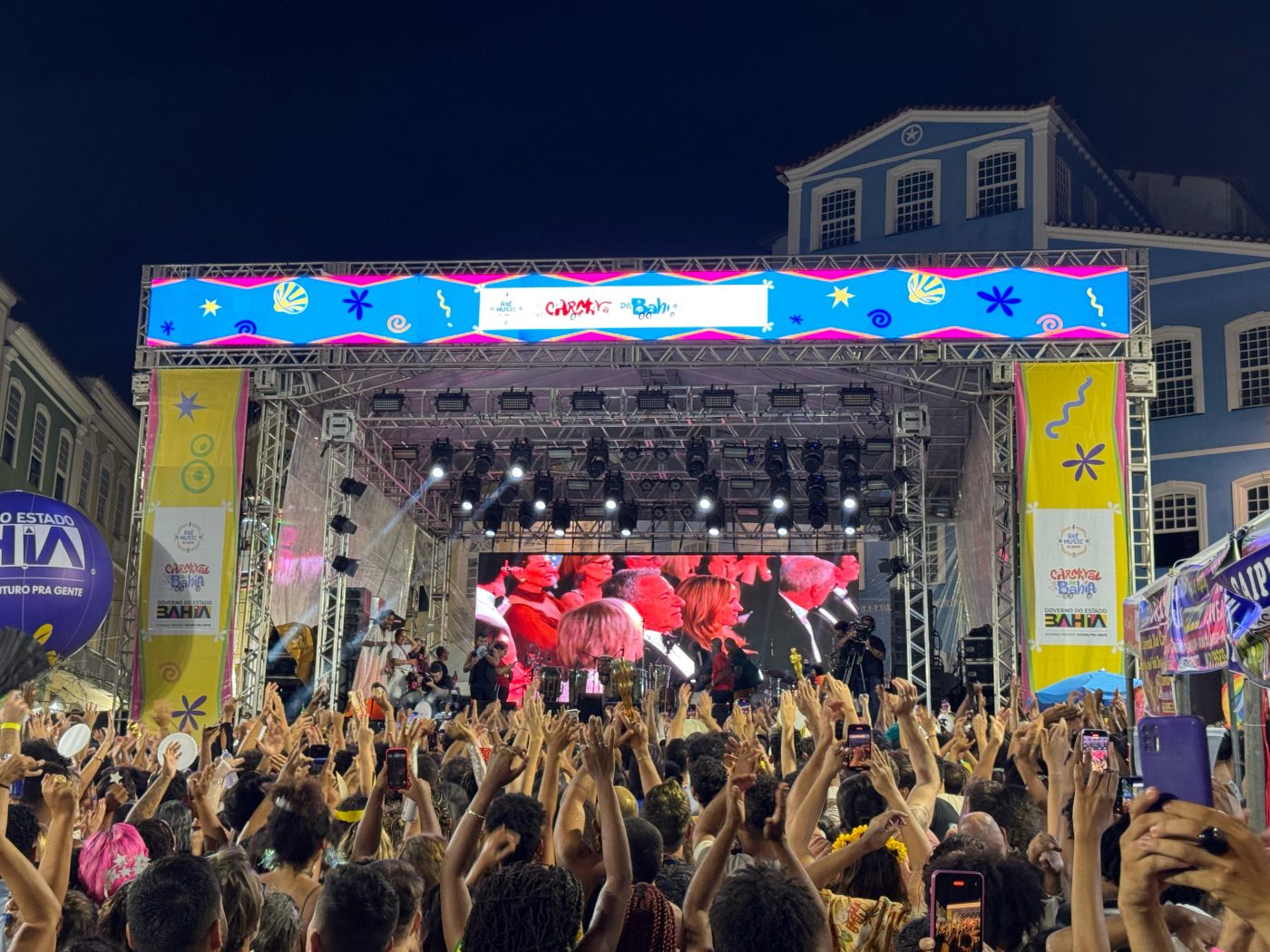 Totalmente em êxtase! Em Salvador, baianos e turistas celebram conquista inédita do Brasil no Oscar
