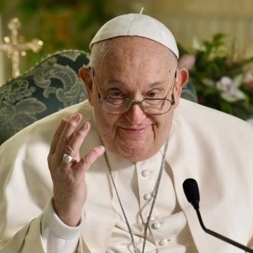 Papa Francisco mostra ‘boa resposta’ ao tratamento hospitalar