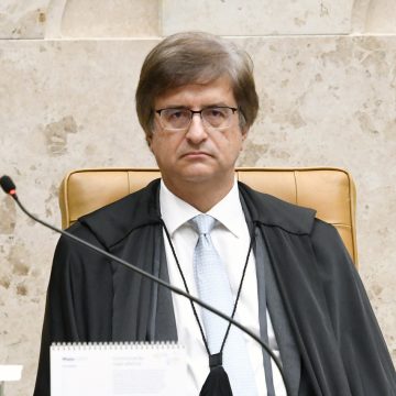 PGR diz que denúncia contra Bolsonaro e aliados está pronta para ser aceita pelo STF