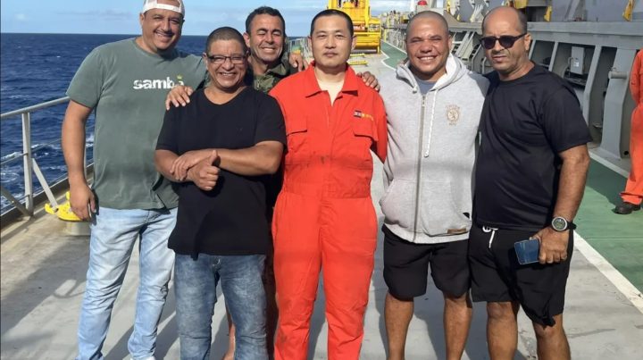Homens são resgatados em alto-mar após dias de desespero: ‘Tivemos sorte’