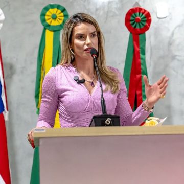 Roberta Caires recebe Moção de Aplausos em Porto Seguro por sua trajetória política e social