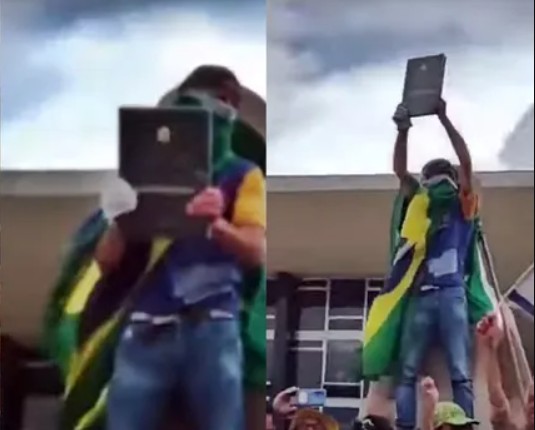 Homem que furtou réplica da Constituição durante atos golpistas em Brasília é preso pela PF