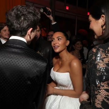 Internacional! Timothee Chalamet curte after party do Oscar, com Kim Kardashian e Kendall Jenner