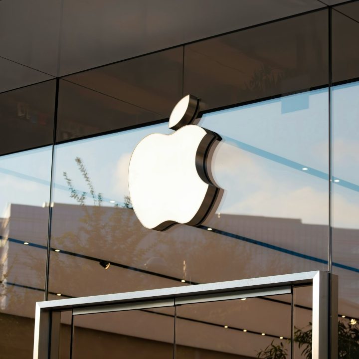 Mesmo com tarifaço de Trump, Apple mantém produção de iPhones no Brasil restrita ao mercado local